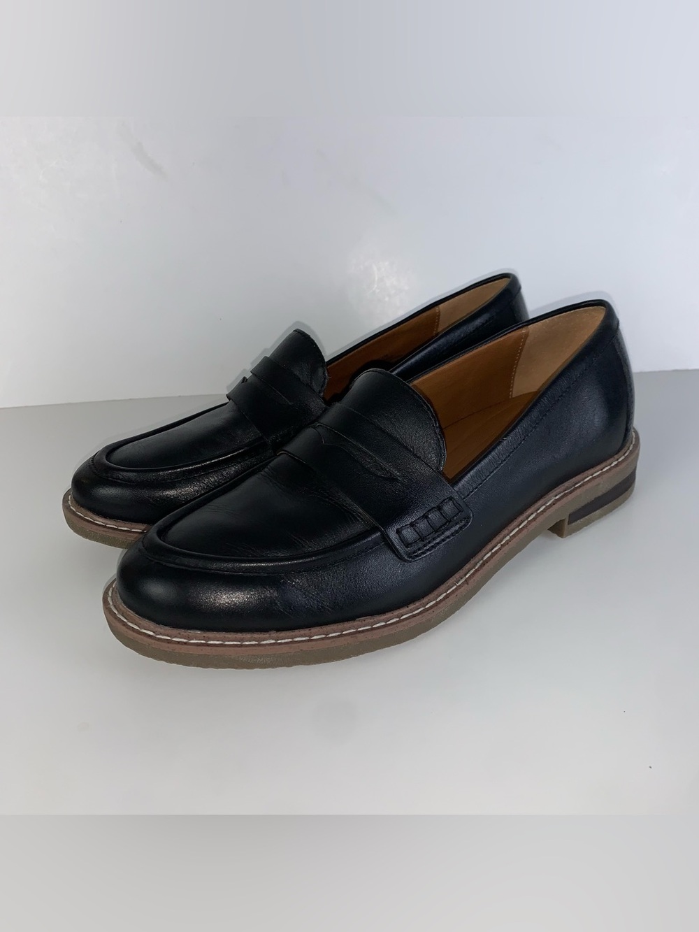 Women's Earth Javas Slip-On Penny Loafers Black Leather size 7.5 M